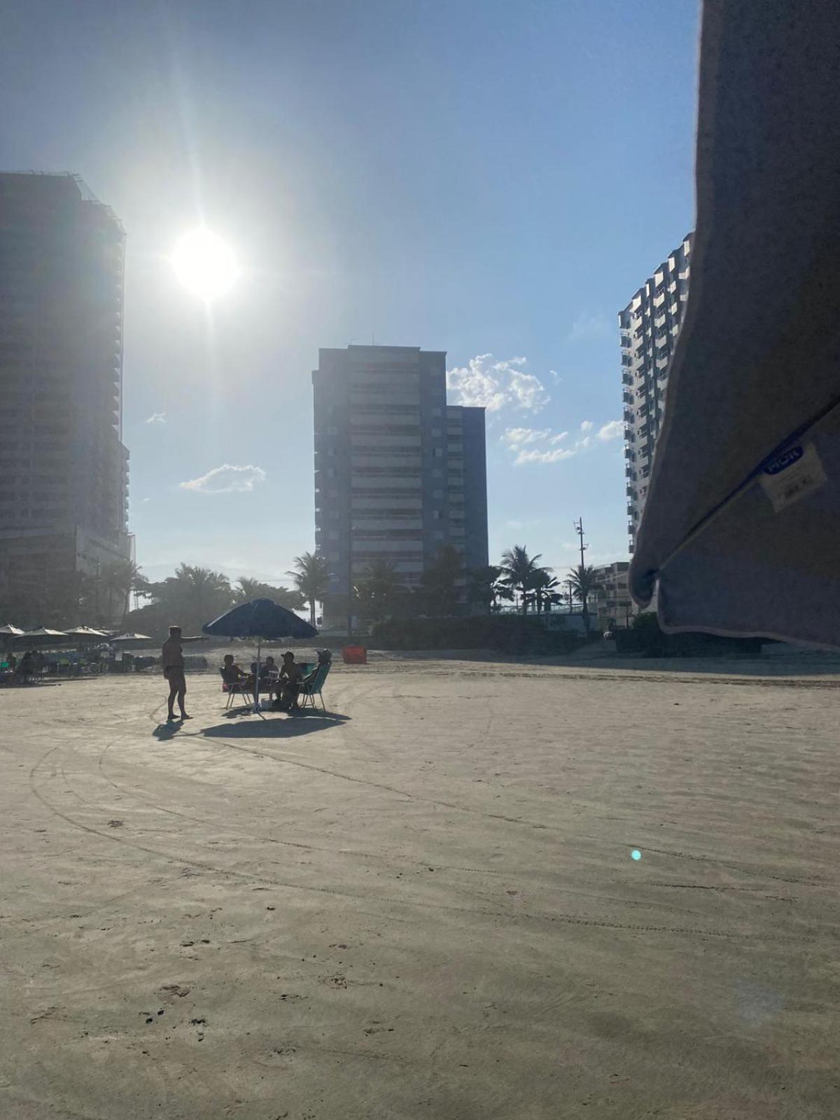 Apto Aconchegante Beira Mar Com Ar No Quarto Solemar Εξωτερικό φωτογραφία
